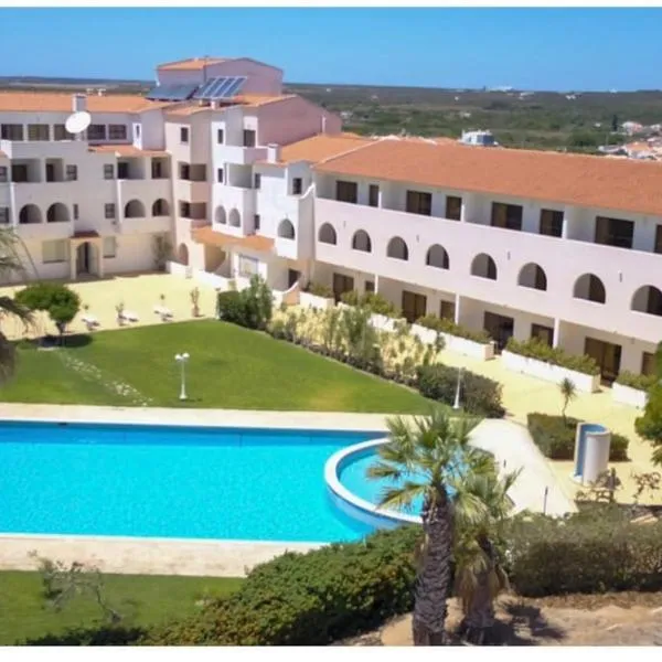 Luxury Apartment with pool in historical town and great surfing beaches, ξενοδοχείο σε Sagres