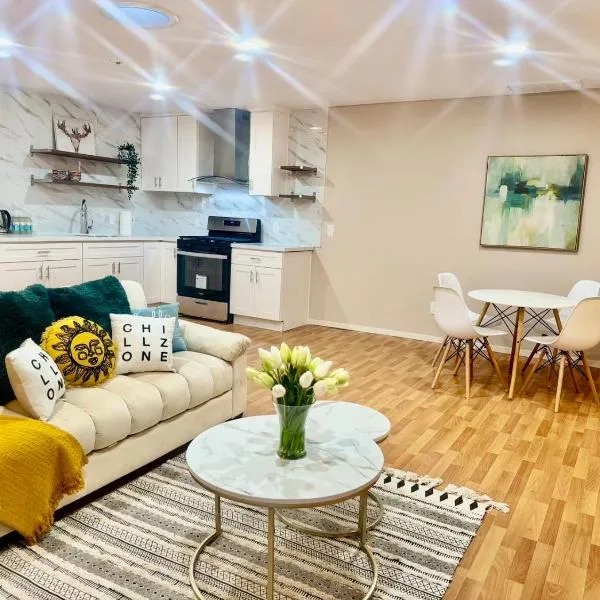 Chic Home with Expansive Backyard- duplex back unit2, ξενοδοχείο σε Σαν Ματέο