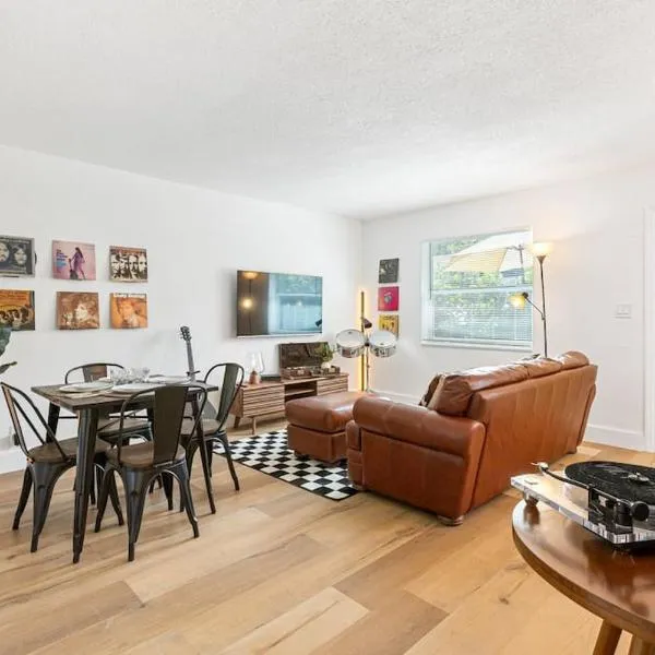 Musicians Lounge - 2 BR with parking asssigned, hotel in Fort Lauderdale