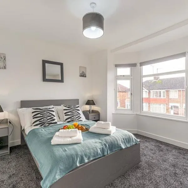 Modern House, Sleeps 5 in Central Coventry, hotel in Coventry