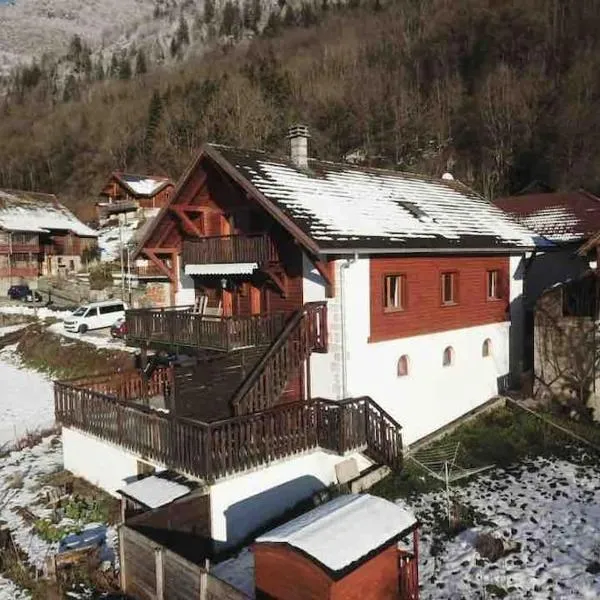 Charme des montagnes et Annecy, hotel i Thônes