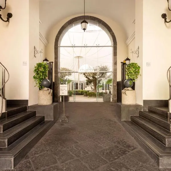 Palazzo Caracciolo Naples, hotell i Giugliano in Campania