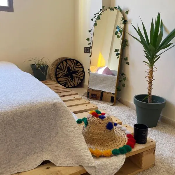 Private and cosy room in a shared apartment, hotel v destinaci Agadir