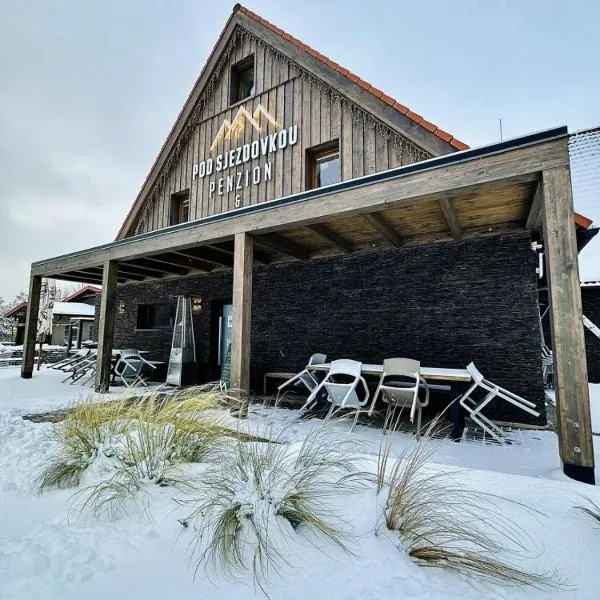 Penzion a Restaurace Pod Sjezdovkou, hotel v destinaci Čenkovice