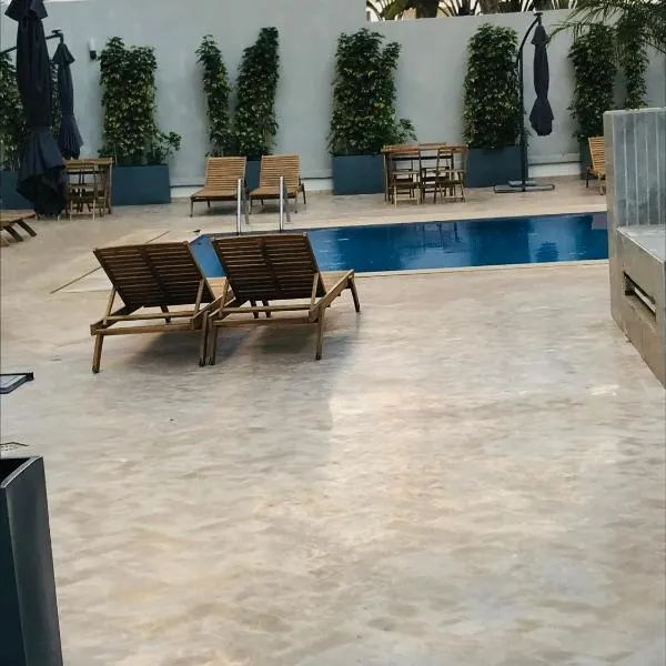 Apparemment avec piscine, hotel v destinaci Mehdiya-Plage