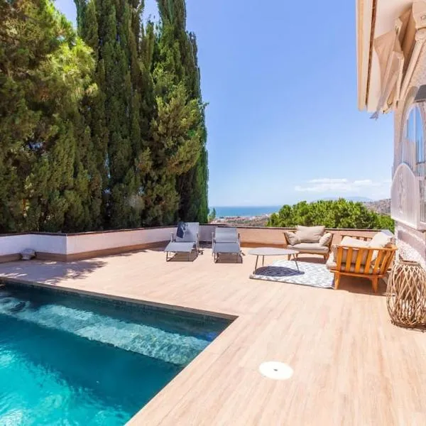 Villa con Piscina y vistas al mar, hotel v destinaci Rincón de la Victoria