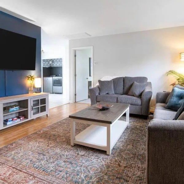 Near Historic Downtown Apex, Sleeps 8, King Bed、アペックスのホテル