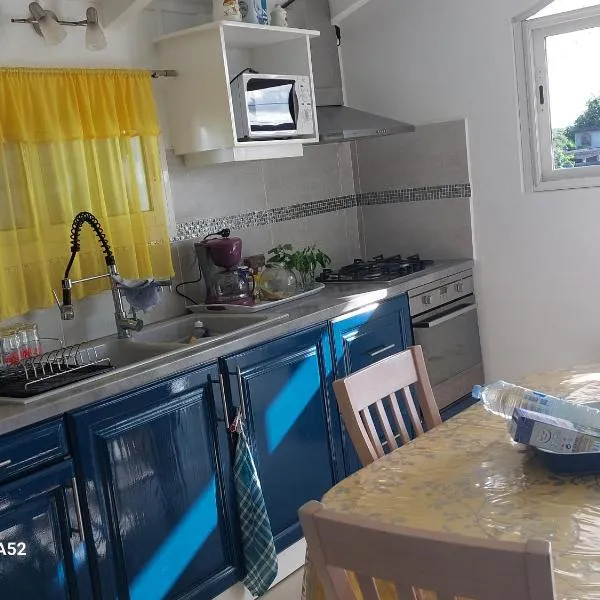 Haut de villa agréable et paisible climatise, wifi、Anse-Bertrandのホテル