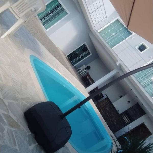 Sobrado em Piçarras com piscina