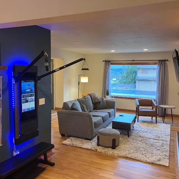 East Wenatchee Oasis 4BR, Pool, Hot Tub, Loop Trail, ξενοδοχείο σε East Wenatchee