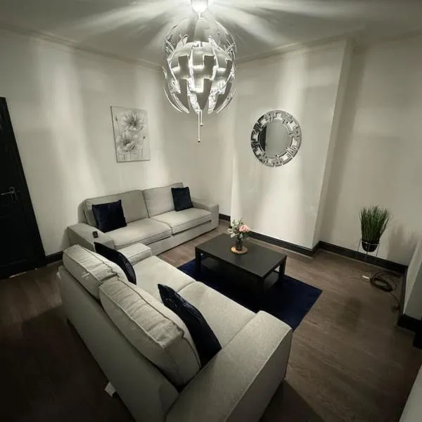 Contractors, Groups 4xBedRooms 5xDouble Beds, Close to City free parking sleeps x 10 WiFi ,Netflix,LGI Check Reviwz, hotel en Leeds