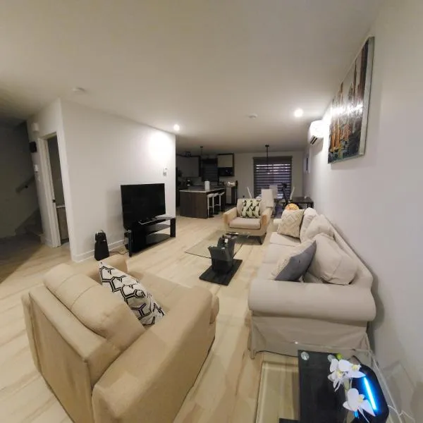 NEW Breathtaking Spacious and Luxury House, hotel in Salaberry de Valleyfield
