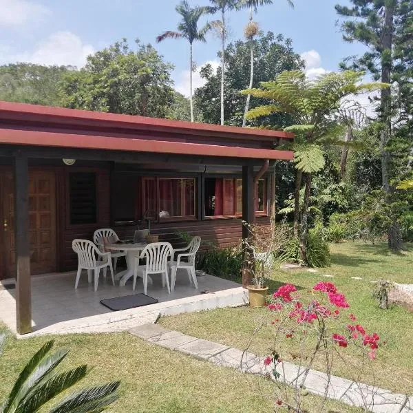 Maison en bois au Mont mou, hotel v destinaci Païta