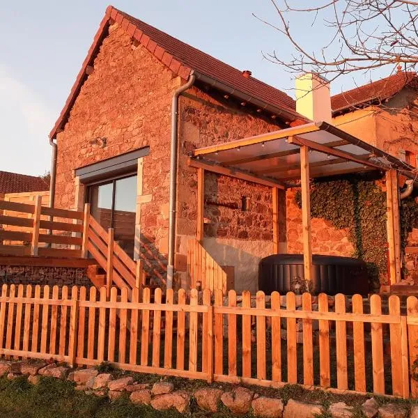 Gîte Le four à pain avec SPA, hotel in Montmelard