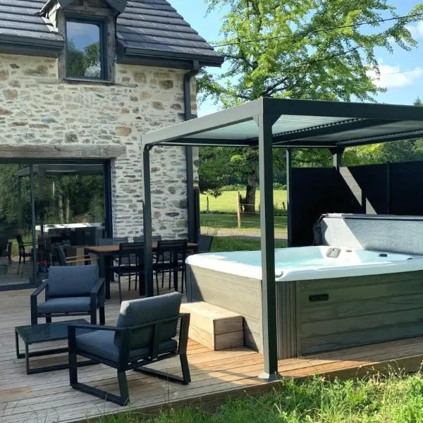 Gîte Le Chambougeal avec spa privatif, hotel v destinaci Lagraulière
