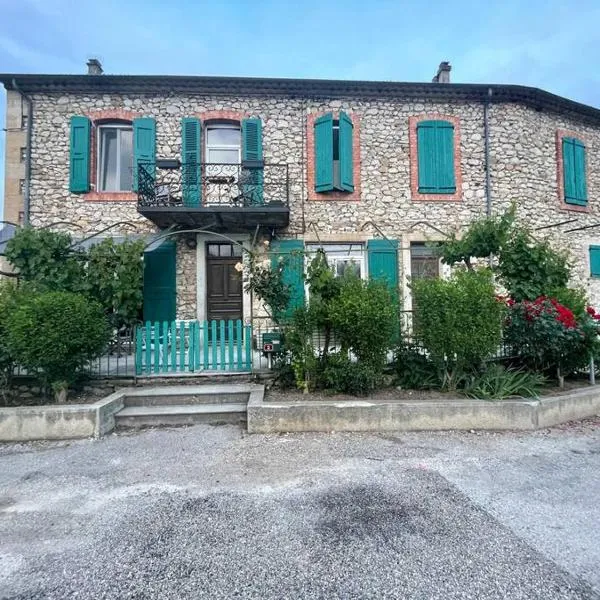 Maison de vacances dans le Diois au pied du Vercors avec 2 chambres pour 6 personnes, hotel em Menglon