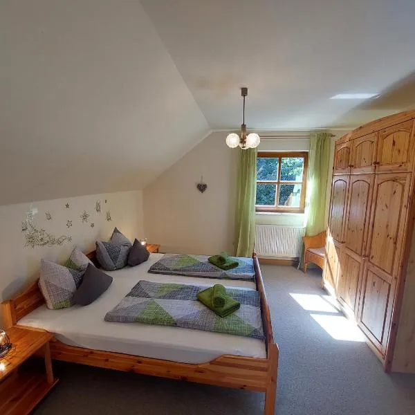 Ferienhaus NaturKraftEnergie: Furth im Wald şehrinde bir otel