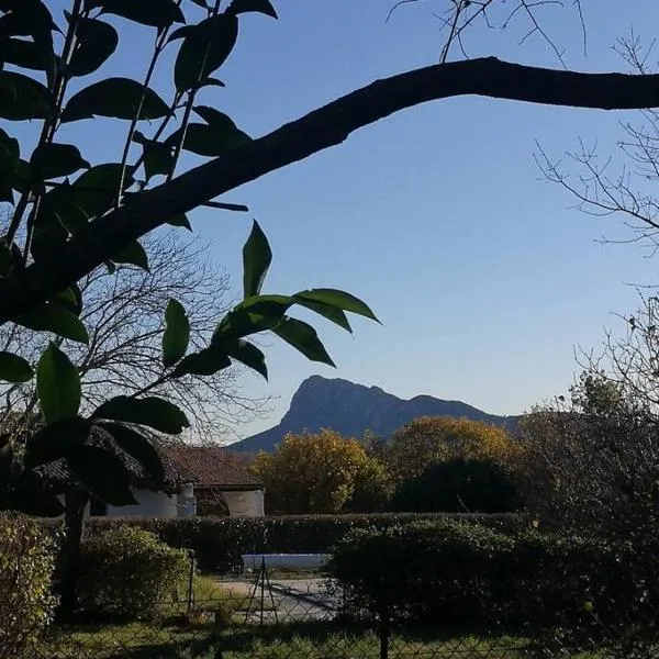 Parenthèse du Pic Appartement Climatisé 2 à 6p, hotel di Roussières