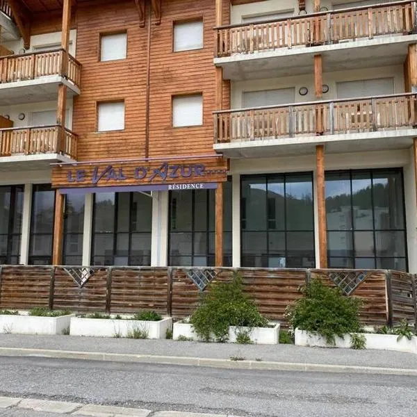 Val d Azur Appartement Plein Centre, hotel v destinácii Péone