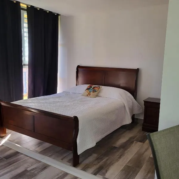 Tierra Adentro Bed and Breakfast، فندق في Punta Santiago