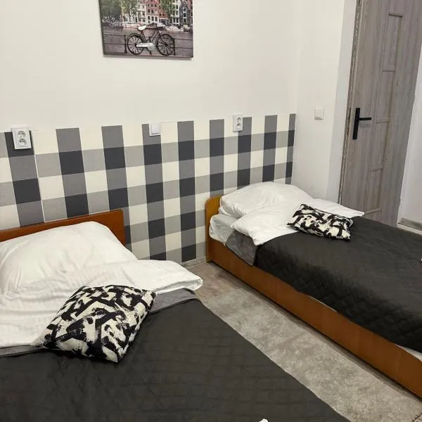 Apartament nr 5 lub 6 przy Sali Kominkowej, hotel v destinaci Przeczyce