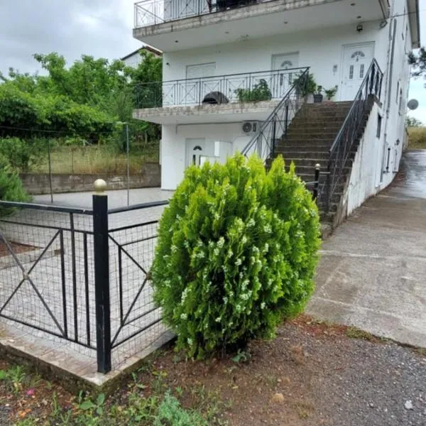 Home garden and big parking, hotel v destinaci Tripoli