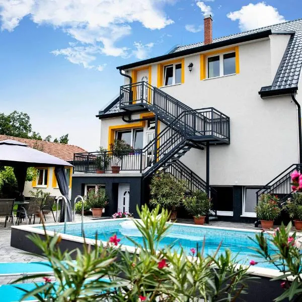 Vi-Li Panzió, hotel di Maklár