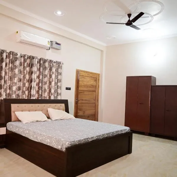 Surendra Villa Home Stay, hótel í Ayodhya
