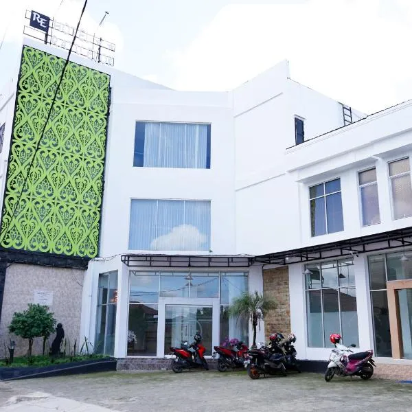 Urbanview Hotel Ratu Elok Syariah Banjarbaru by RedDoorz, hotel v destinaci Martapura