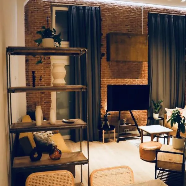 Unique NYC style Loft in the heart of Madrid, hotel din Madrid
