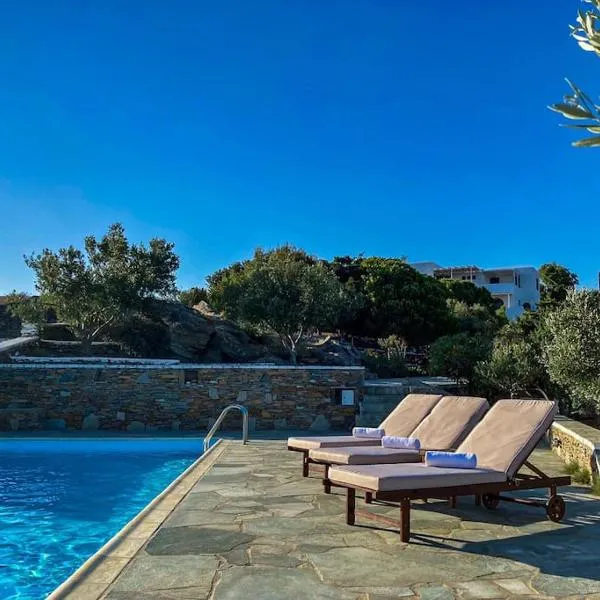 Verros Suite: Private Suite in Unique Pool Villa, hôtel à Kanala