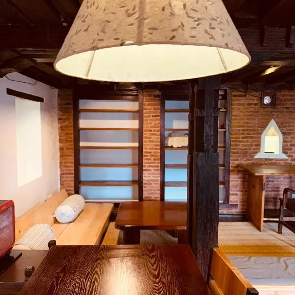 Traditional Nepali Style 1 & 2 BHK Apartments, Humble Home, Patan, hotel v destinaci Patan