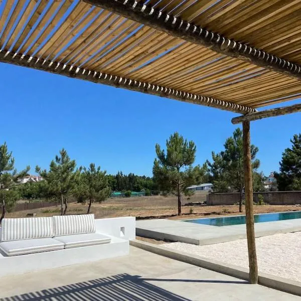 Casa da Pergola - Beach Design Villa Private Pool, hotel v mestu Santo André