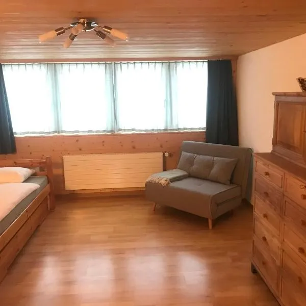 Bijou 2 hübsche 1 Zimmer Wohnung, hotelli kohteessa Herisau