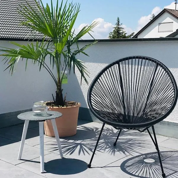 FERIENWOHNUNG SEEBRISE mit sonniger Dachterrasse, hotel in Uhldingen-Mühlhofen