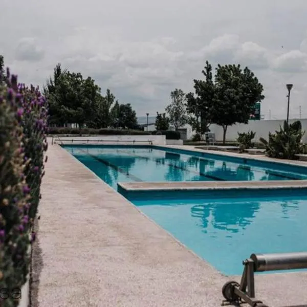 Spectacular House w/ Pool & Amazing Location, hotel in Trojes de Alonso