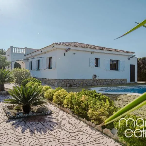 Villa Ra by MarCalma, hotel v destinácii Les tres Cales