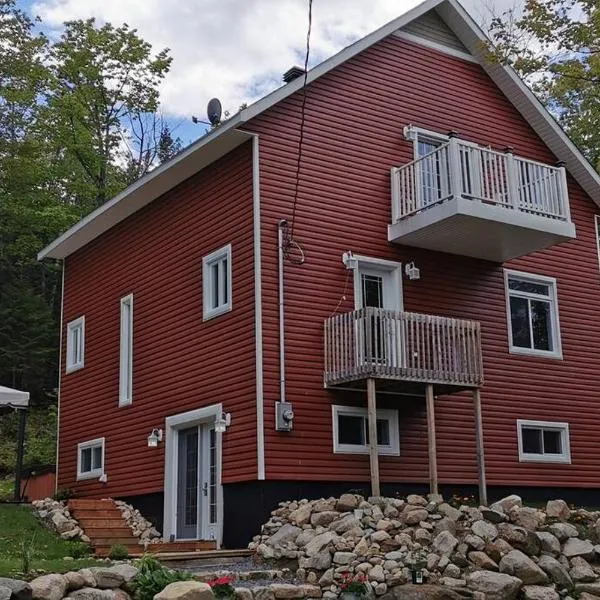 Chalet Bella Vista - Lake access - SPA - 4 bdrms, hotel in Chertsey