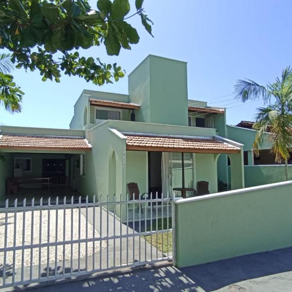 Casa Verde - 5 quartos a 600m Praia e próximo Beto Carrero