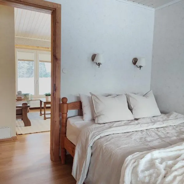 Charming Rustic Retreat in Lahemaa National Park, hotel a Kolga