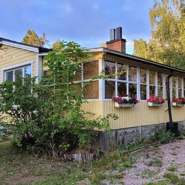 Trevligt hus/stuga i Svärtinge, hotel v destinaci Norrköping