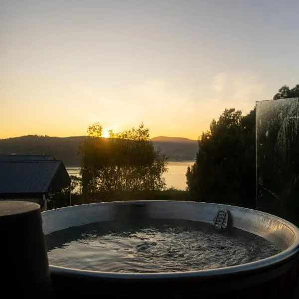 Woodland Bay Retreat-Hot tub,Sauna and Bayview Retreat, hotel in Lymington