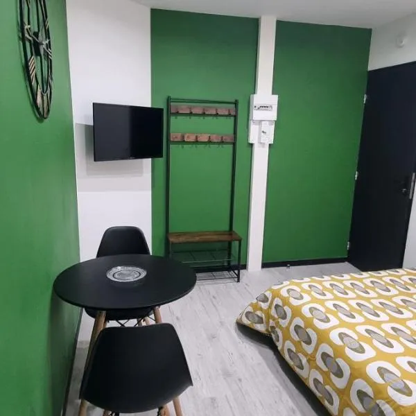 Studio Aloe tout confort rénové, hotel in Vermand