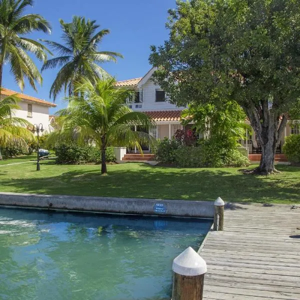 The Anchorage #5 a 3 bedroom Waterfront Condo in Rodney Bay condo, viešbutis mieste Gros Ailetas
