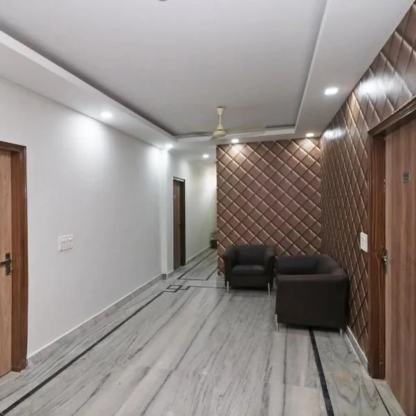 Super Capital O Esscon House Near Payal Cinema، فندق في Dhankot