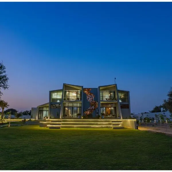 Casa Concreto- 5-Bedroom Luxury Villa with all weather Pool, hotel in Jodhpur