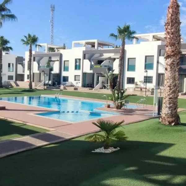 LUXURY BUNGALOW Oasis Beach I-ALICANTE-LA ZENIA BOULEVARD, hotel in Orihuela Costa