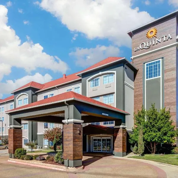 허스트에 위치한 호텔 La Quinta by Wyndham Fort Worth NE Mall