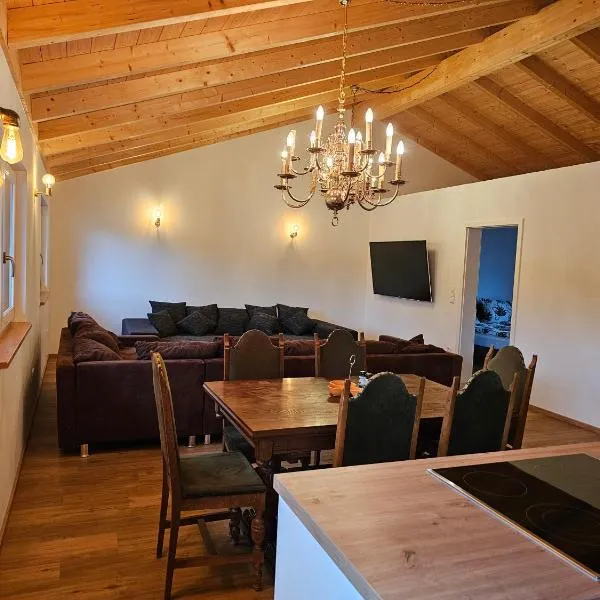 Penthouse-Ferienwohnung auf Rups Hof, hotel v destinaci Landau an der Isar