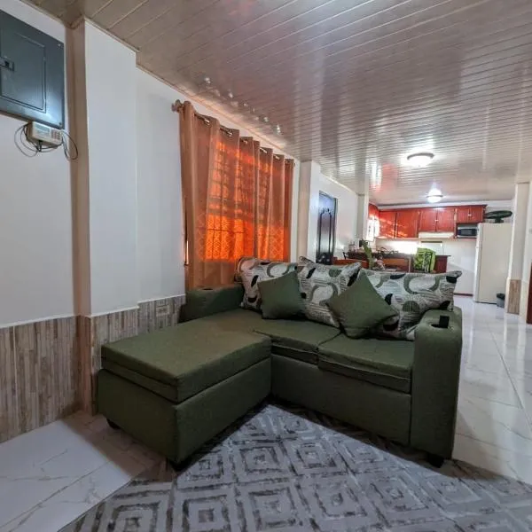 Comfy and Cozy Apartment, hotel v destinaci Georgetown